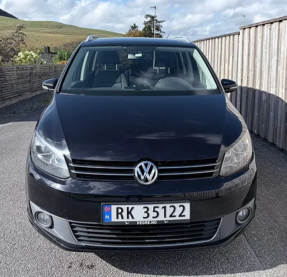 Volkswagen Touran 2012 photo 2