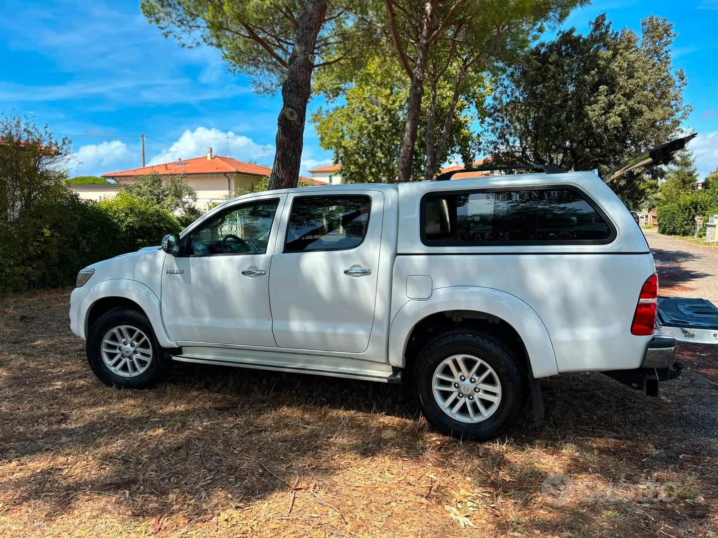 Toyota Hilux 2013 photo 2