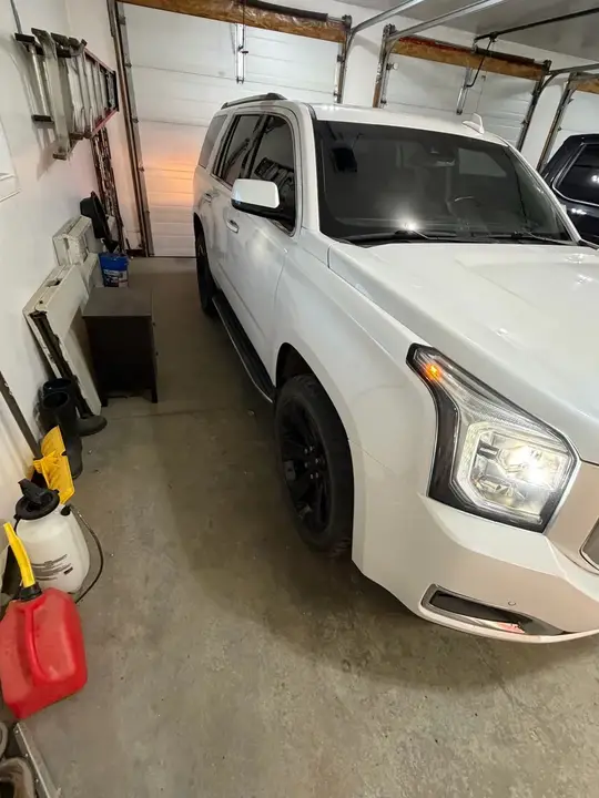 GMC Yukon 2018 photo 2