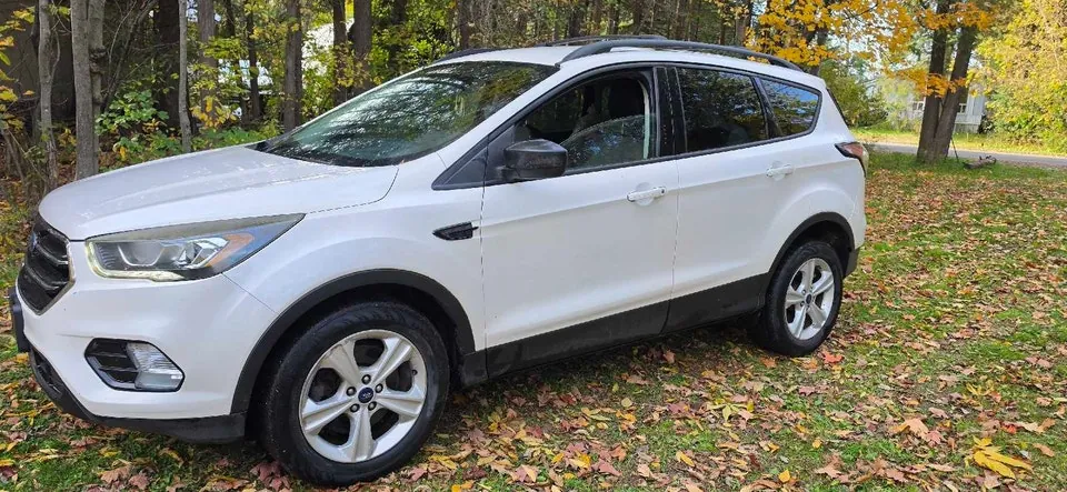 Ford Escape 2017 photo 2