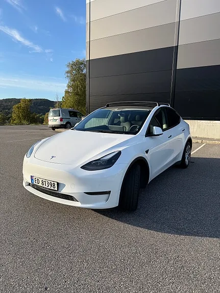 Tesla Model Y 2022 photo 2