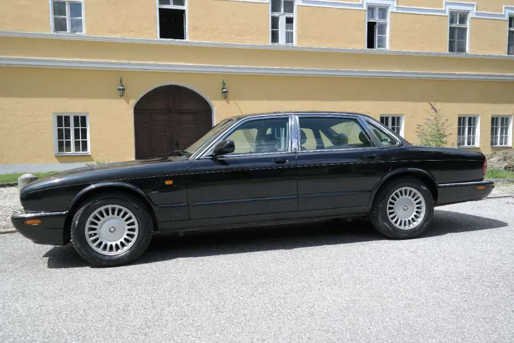Jaguar Xj8 2001 photo 2