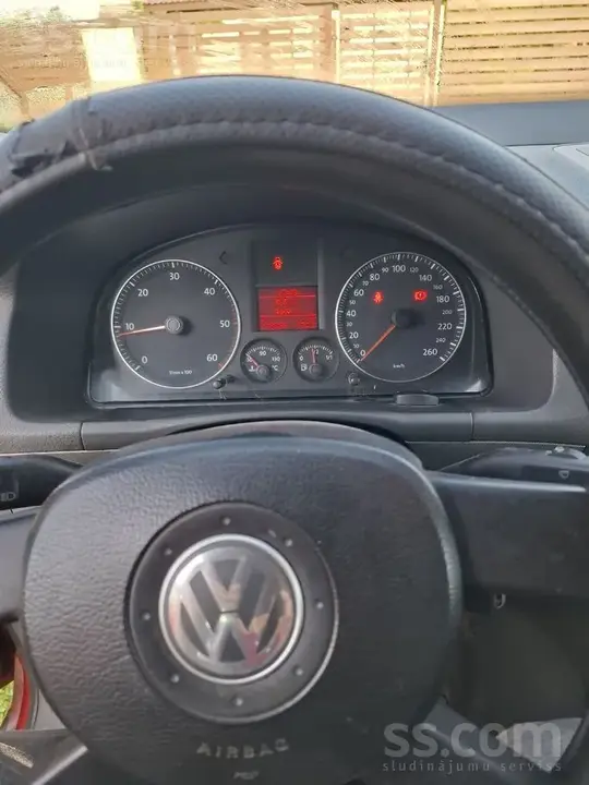 Volkswagen Touran 2006 photo 2