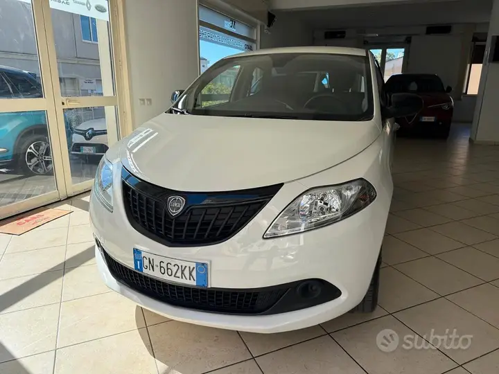 Lancia Ypsilon