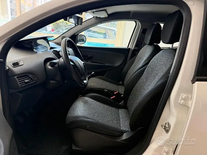Lancia Ypsilon 2023 photo 4