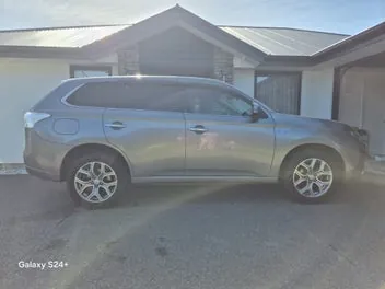 Mitsubishi Outlander 2013 photo 2