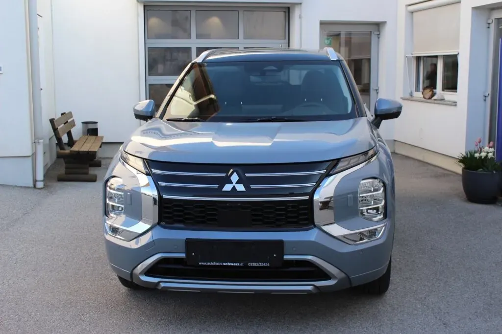 Mitsubishi Outlander photo 2