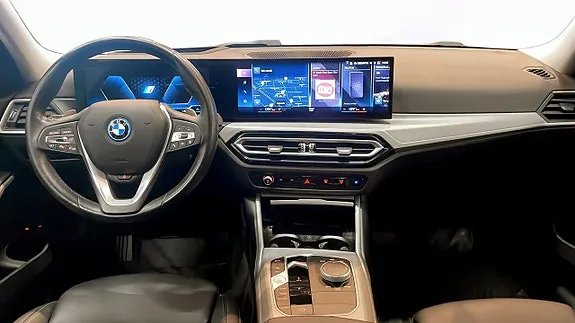 BMW 330E 2023 photo 4