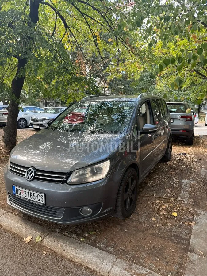 Volkswagen Touran 2011 photo 2