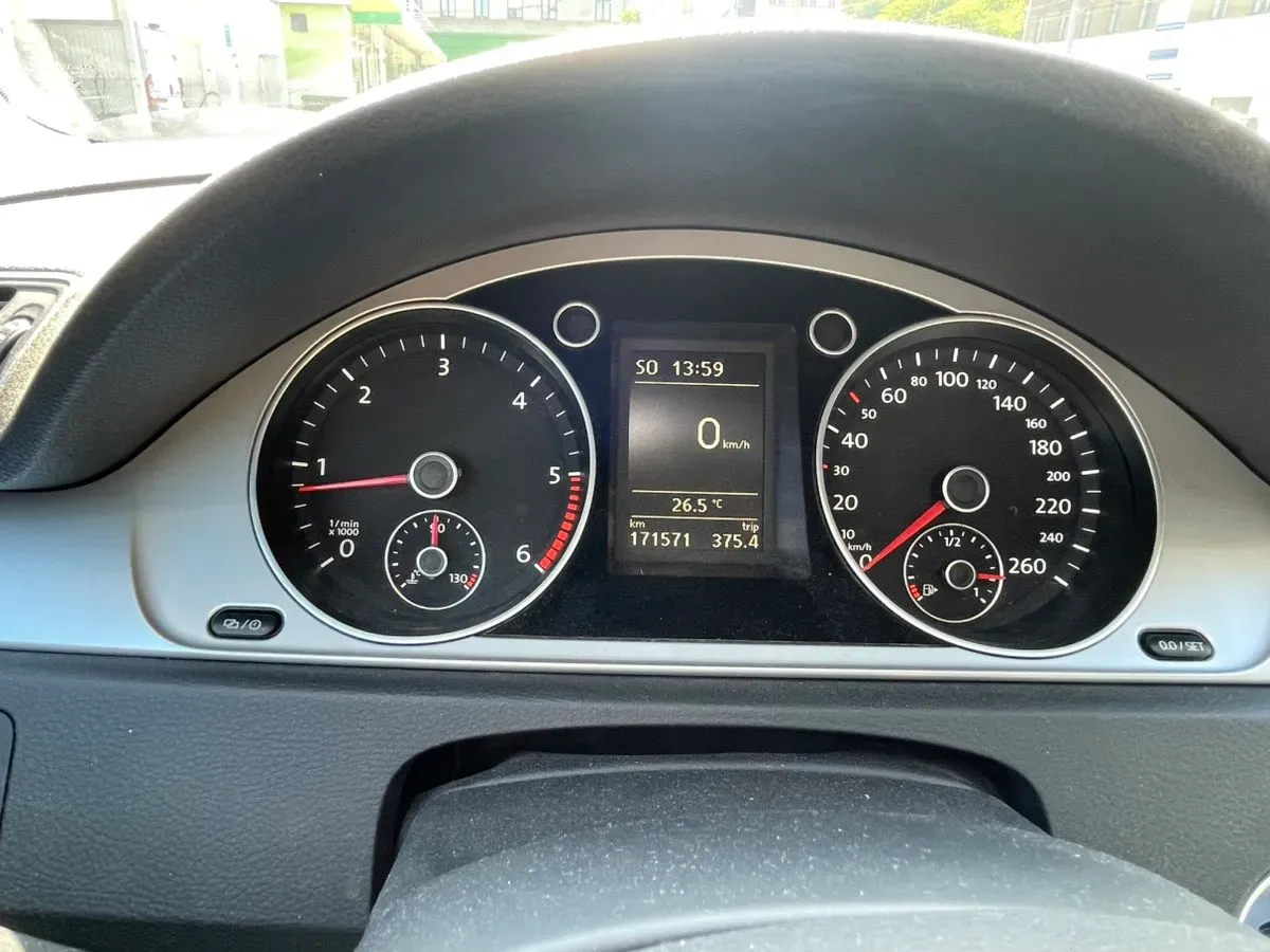 Volkswagen Passat 2012 photo 3