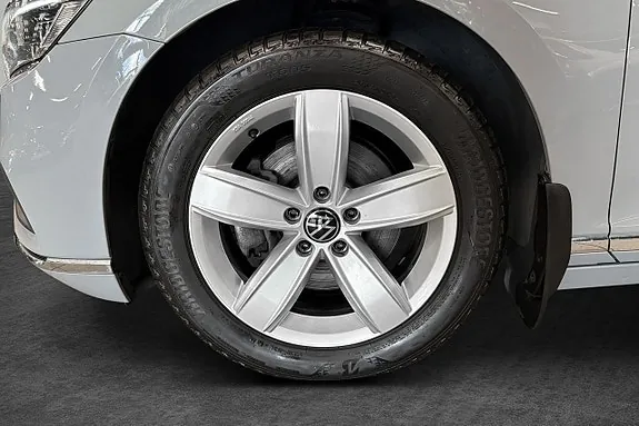 Volkswagen Passat 2022 photo 2