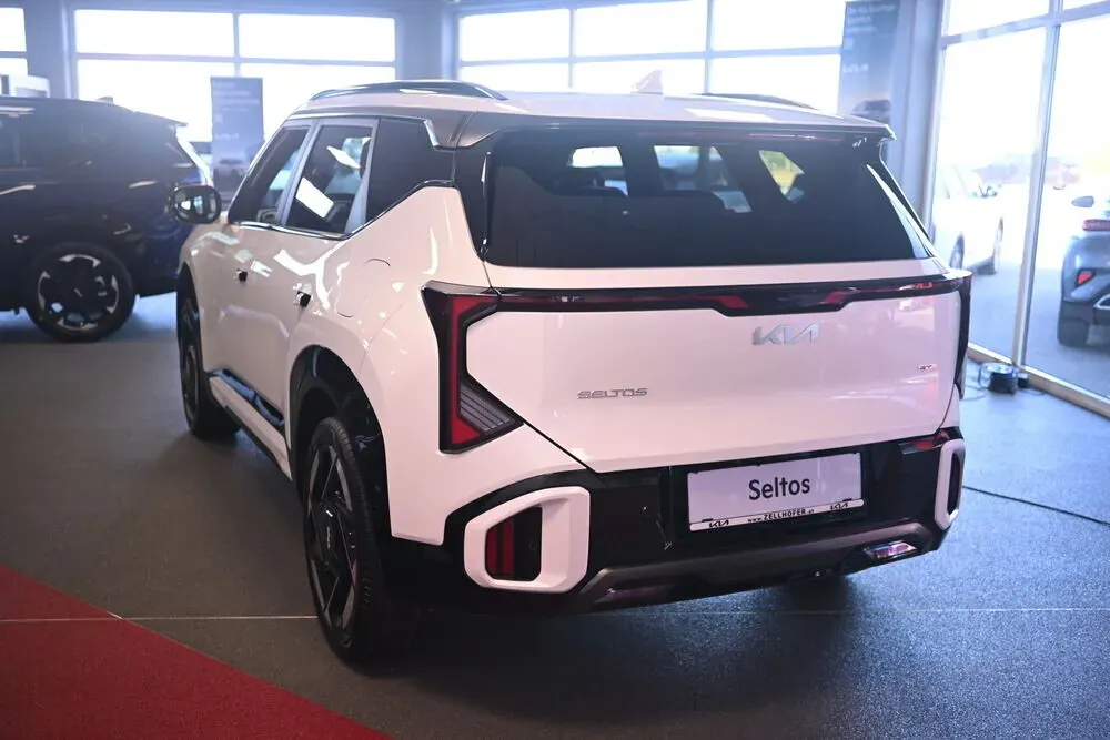 Kia Seltos photo 2
