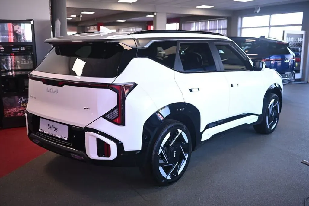 Kia Seltos photo 3