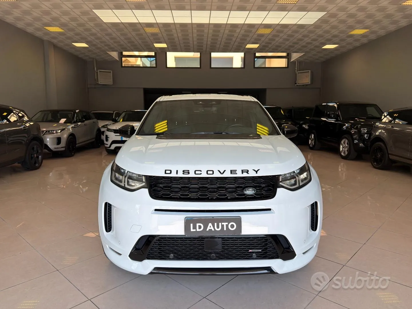 Land Rover Discovery Sport 2022 photo 2