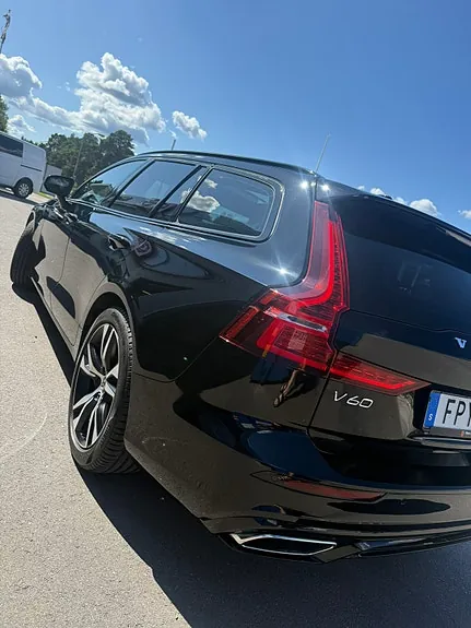Volvo V60 2019 photo 2