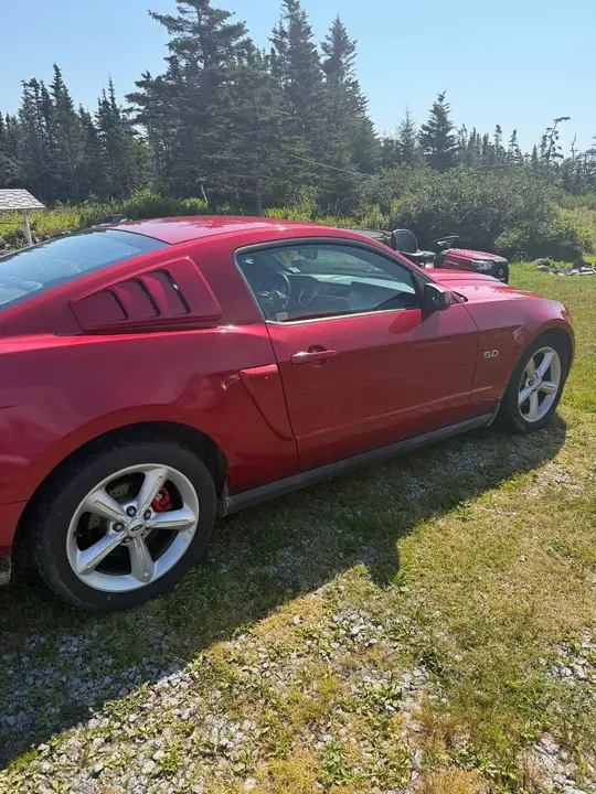 Ford Mustang 2011 photo 2