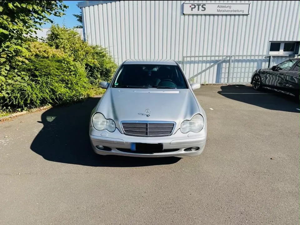Mercedes-Benz C180