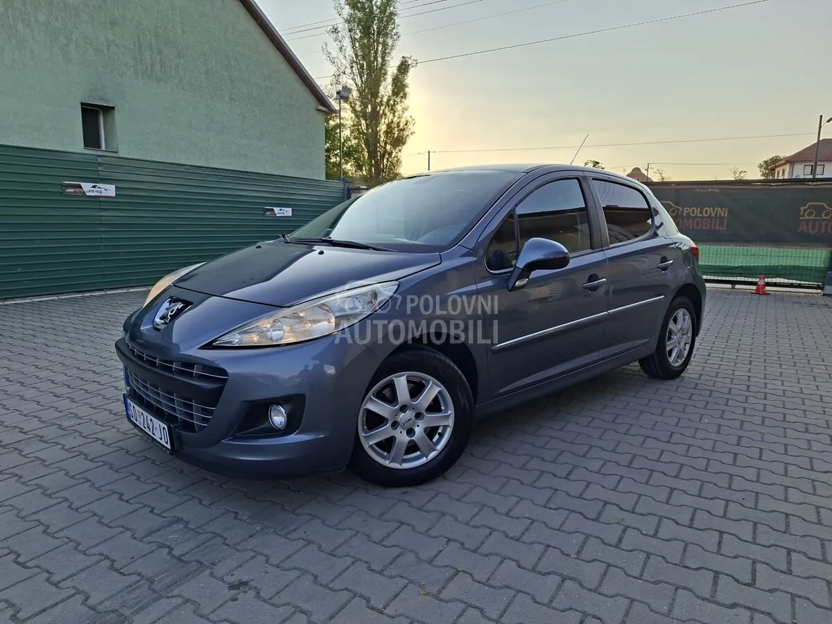 Peugeot 207 2011 photo 3