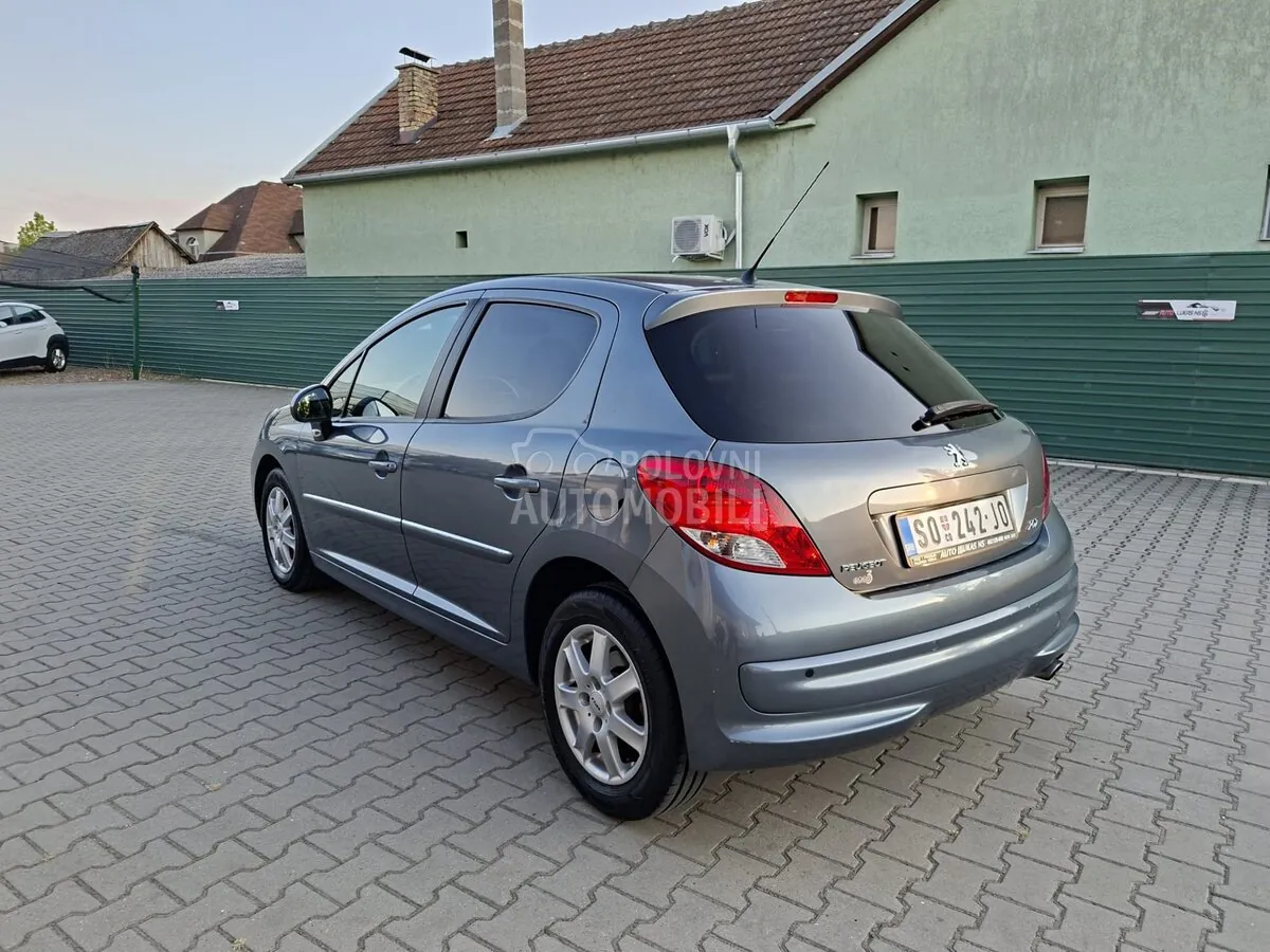 Peugeot 207 2011 photo 4