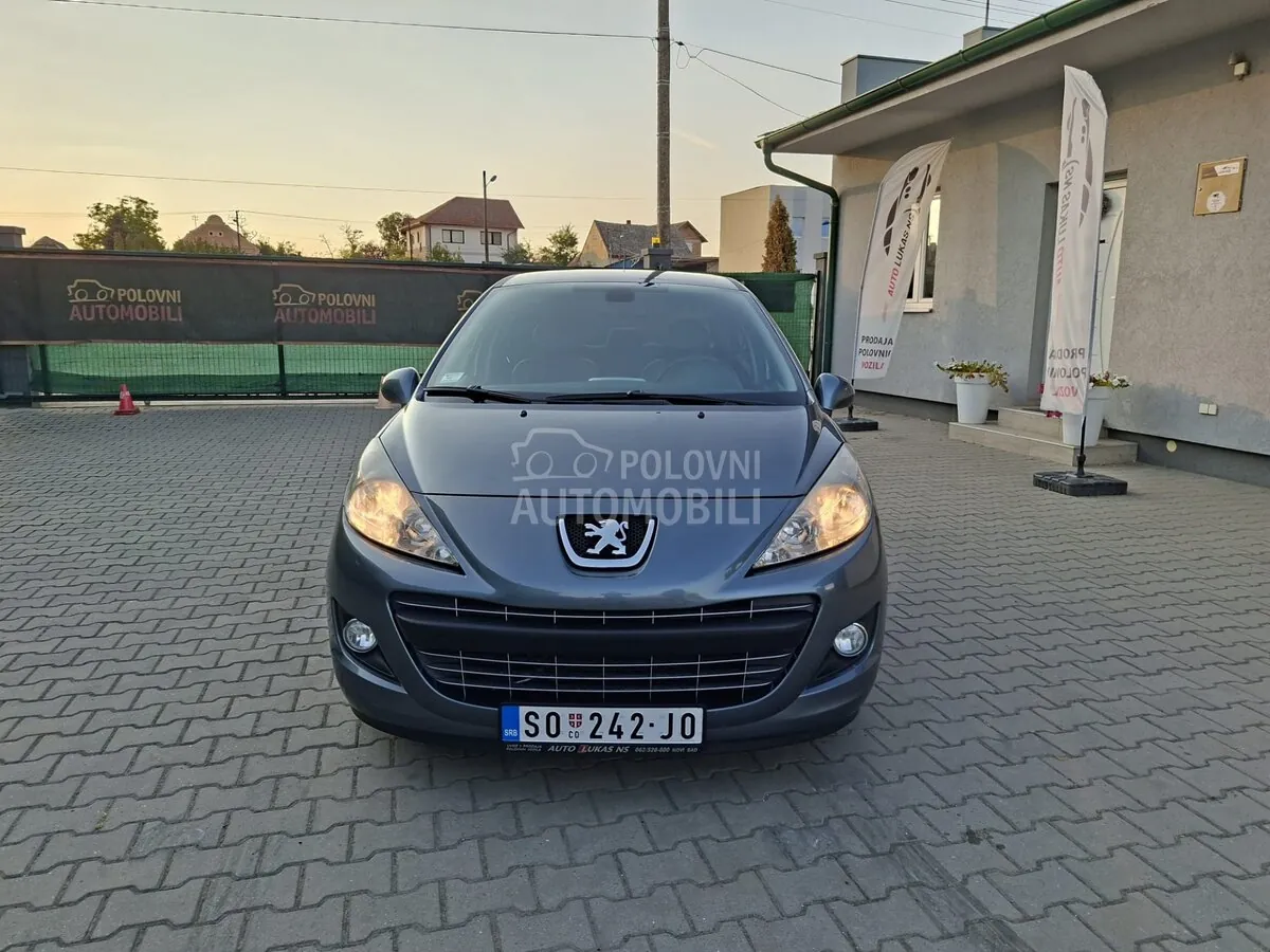 Peugeot 207 2011 photo 2