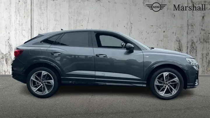 Audi Q3 2022 photo 3