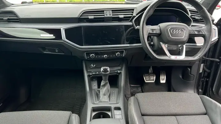 Audi Q3 2022 photo 4