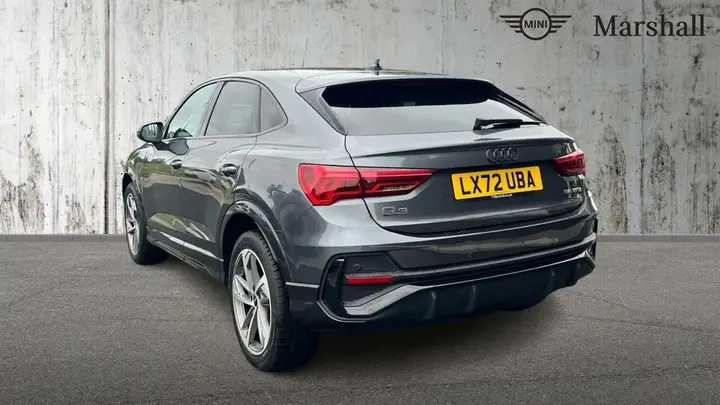 Audi Q3 2022 photo 2