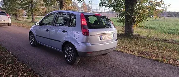 Ford Fiesta 2005 photo 4