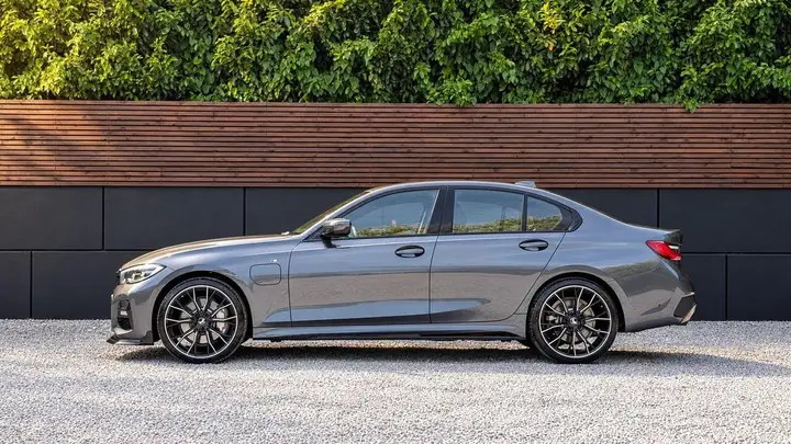 BMW 3 Series 2021 photo 5