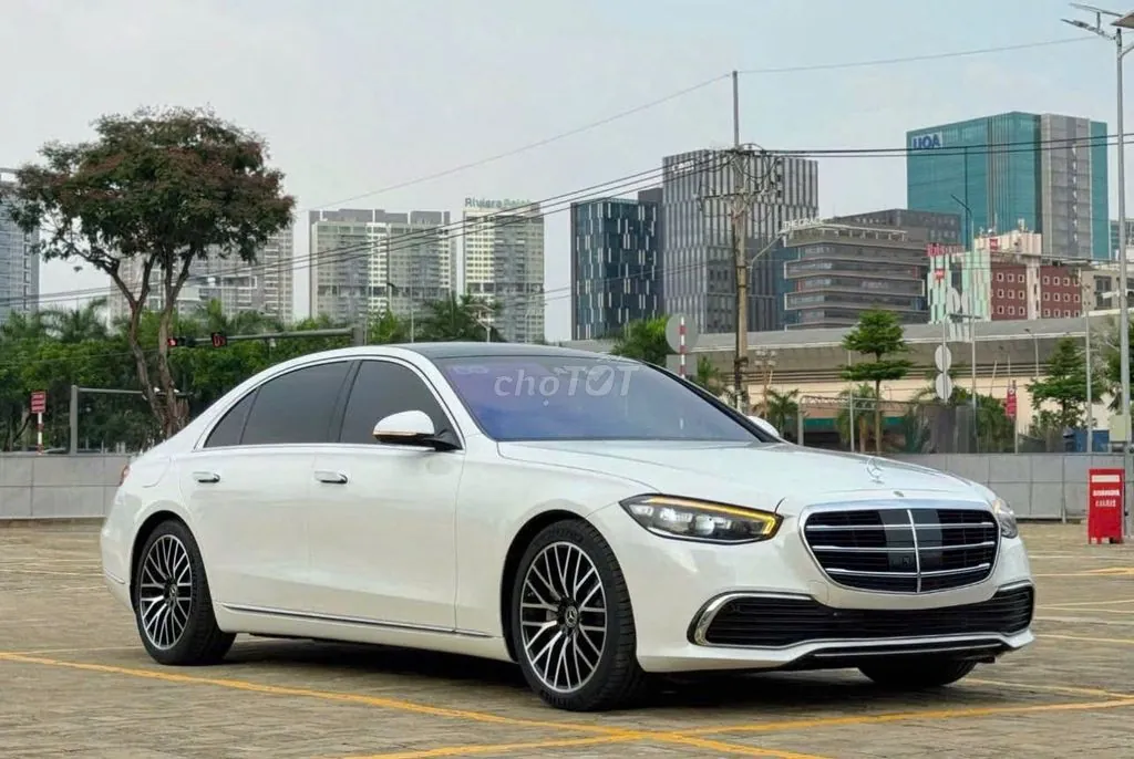 Mercedes-Benz S-Class