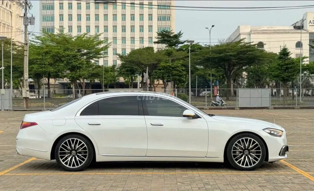 Mercedes-Benz S-Class 2025 photo 3