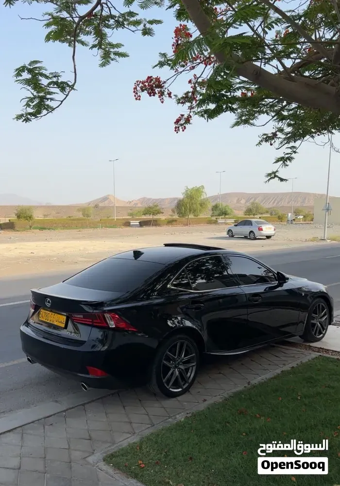 Lexus Is 350 2016 photo 2