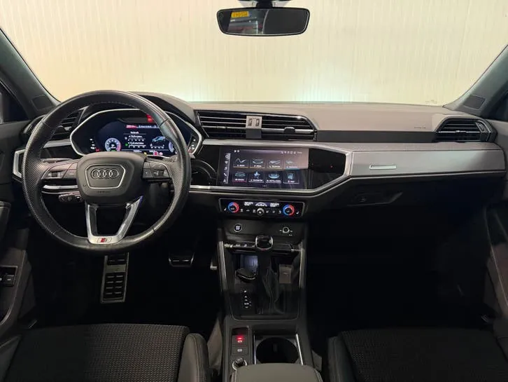 Audi Q3 2021 photo 3