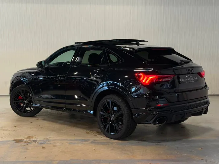 Audi Q3 2021 photo 2