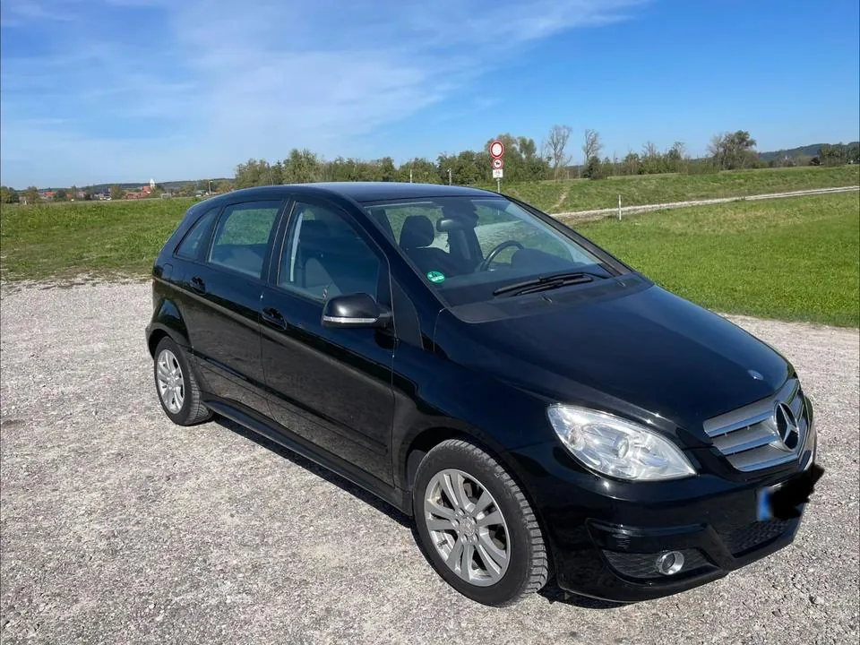 Mercedes-Benz B 180