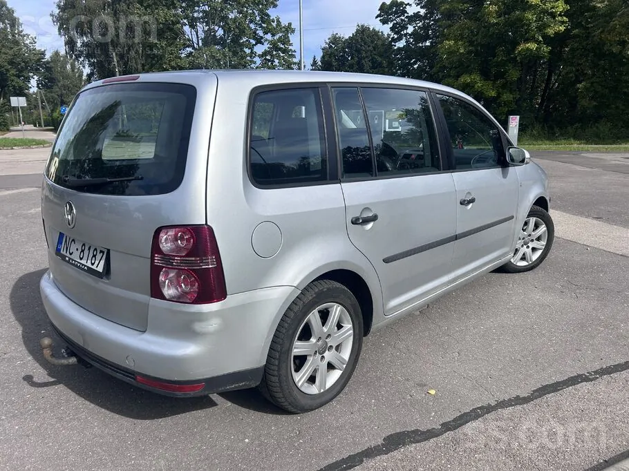 Volkswagen Touran 2007 photo 3