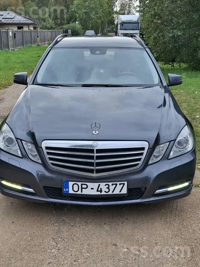 Mercedes-Benz E220