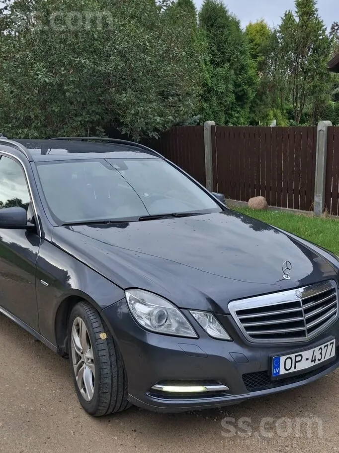 Mercedes-Benz E220 2011 photo 2