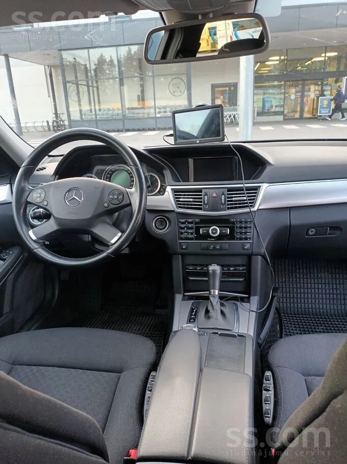 Mercedes-Benz E220 2011 photo 5