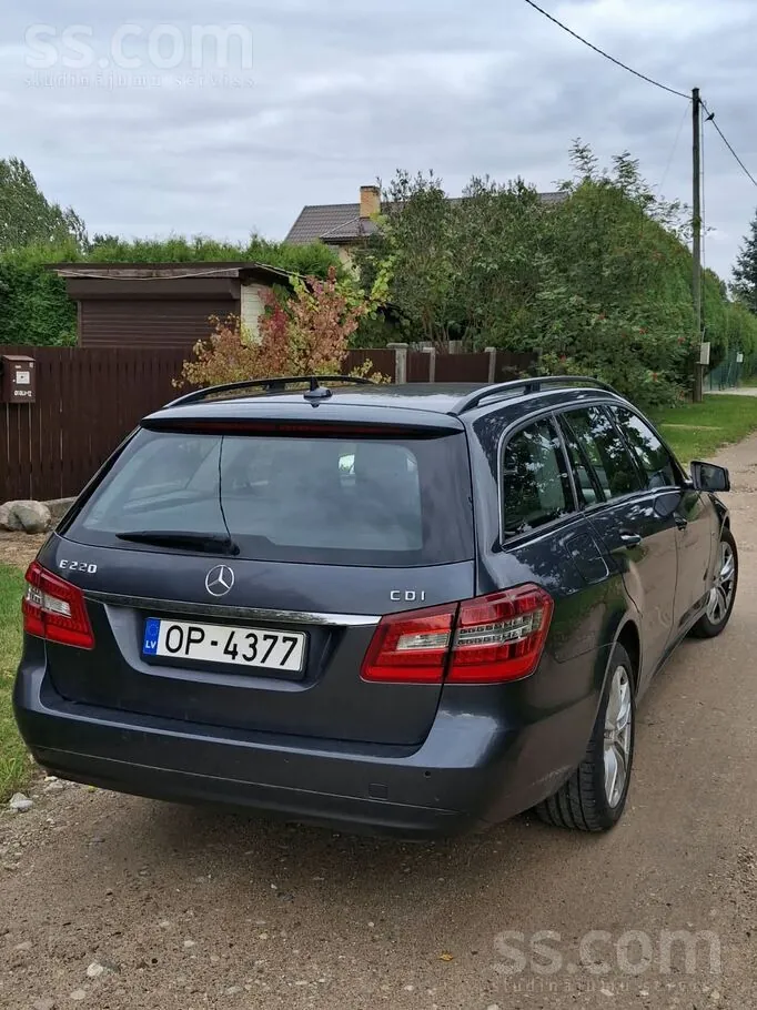 Mercedes-Benz E220 2011 photo 3