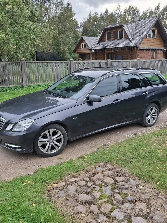 Mercedes-Benz E220 2011 photo 4