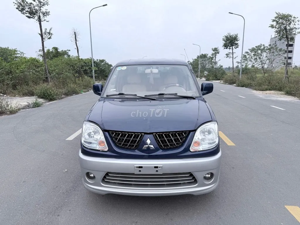 Mitsubishi Jolie