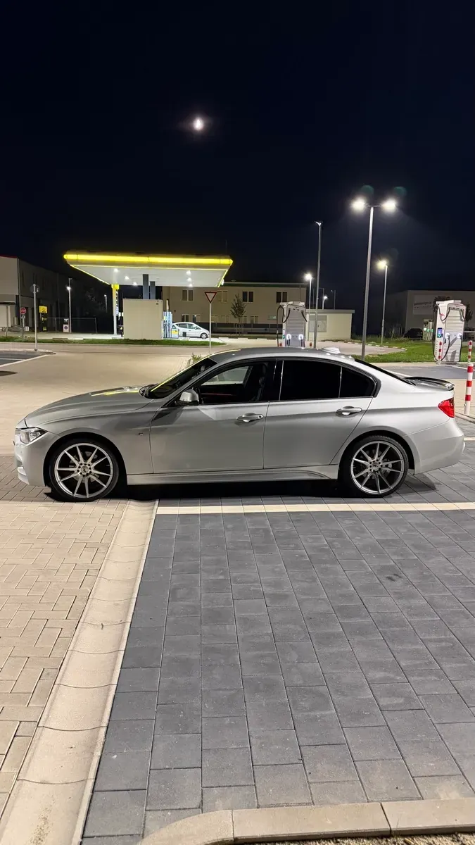 BMW 3 Series 2012 photo 3