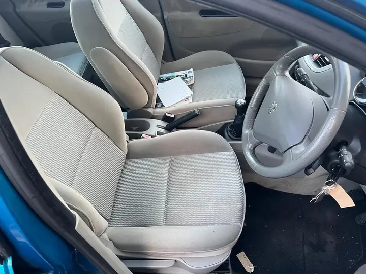 Peugeot 207 2008 photo 2