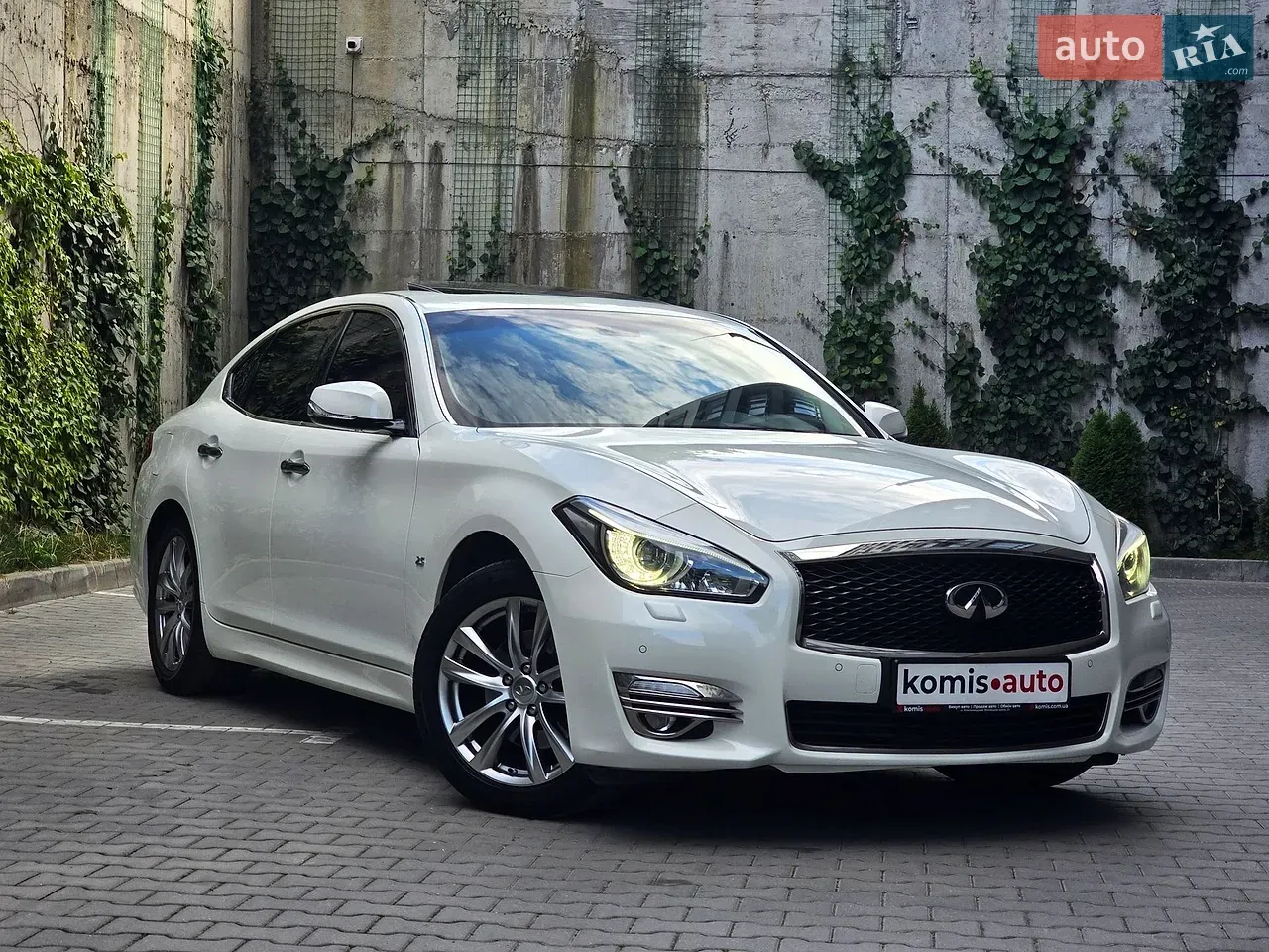 Infiniti Q70