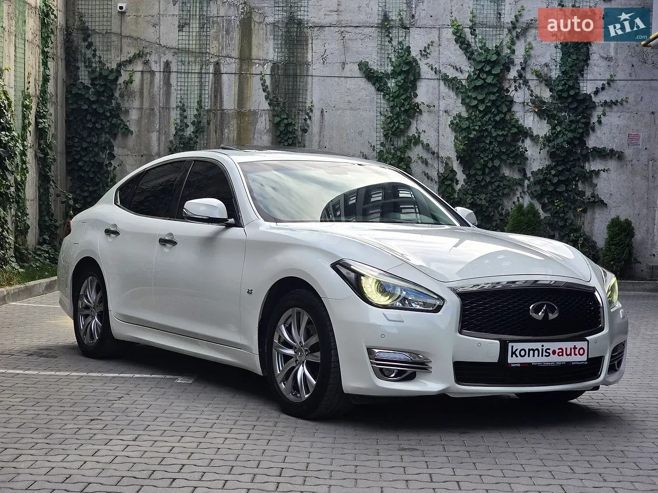 Infiniti Q70 2017 photo 3