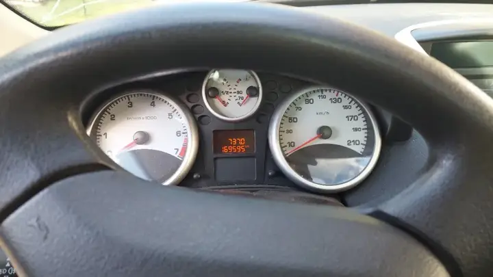 Peugeot 207 2010 photo 2