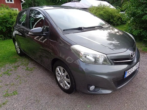 Toyota Yaris 2012 photo 2