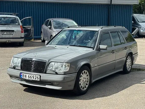 Mercedes-Benz E 300 1994 photo 4