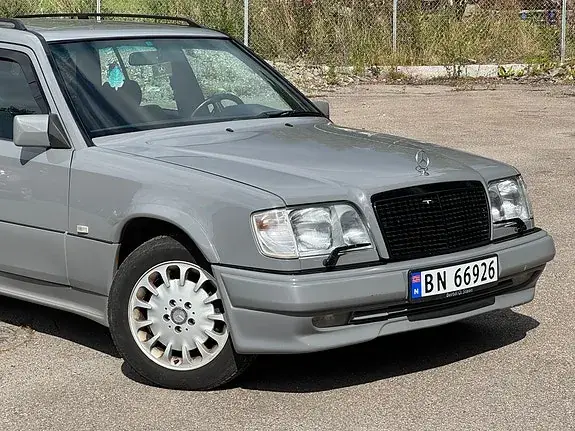 Mercedes-Benz E 300 1994 photo 2